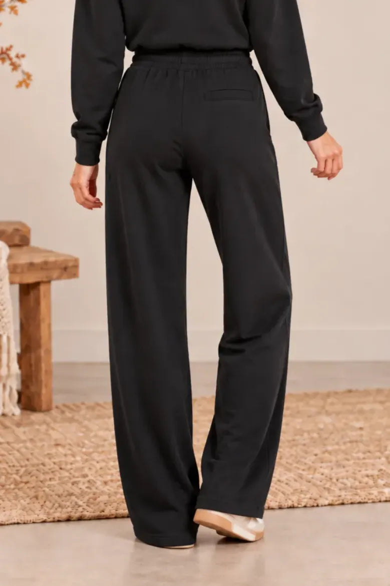 Silky Soft Seam Front Straight Leg Pant