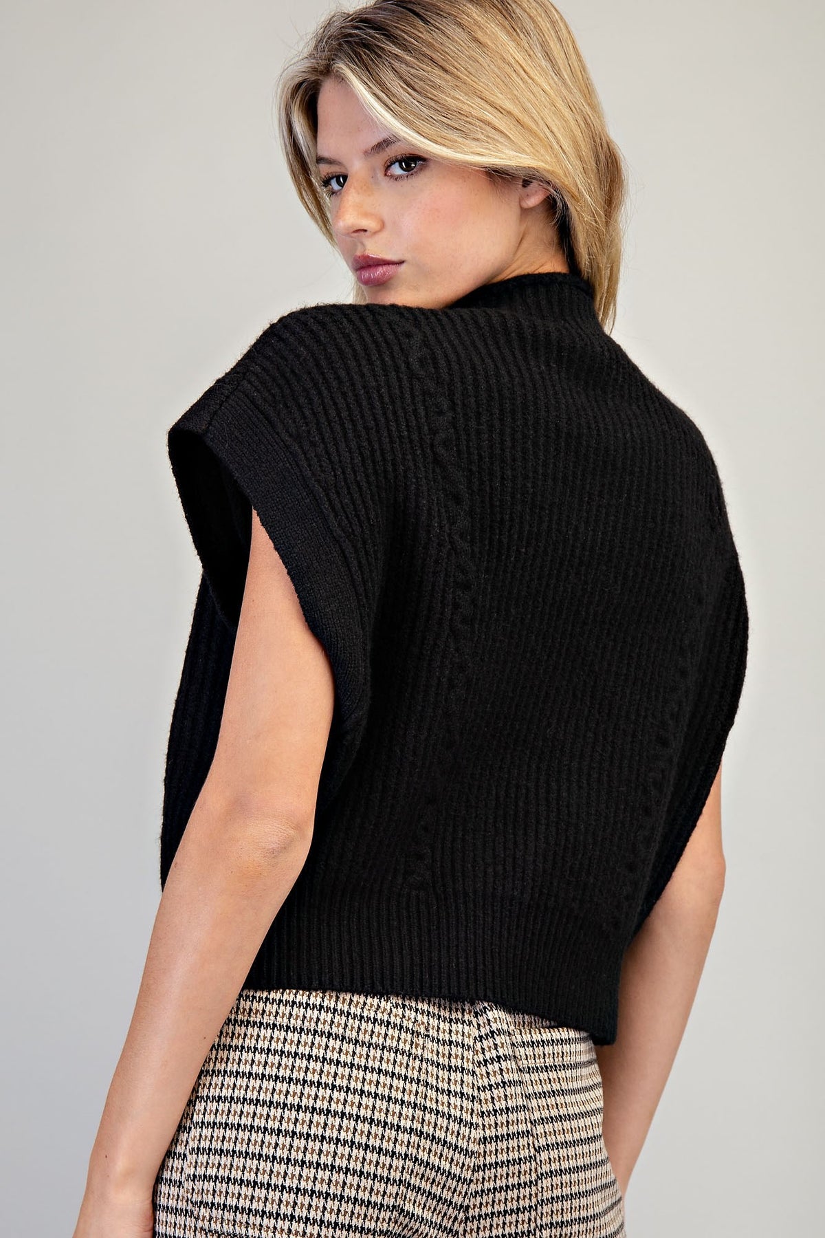 EE:SOME Mock Neck Sleeveless Cropped Sweater- Black