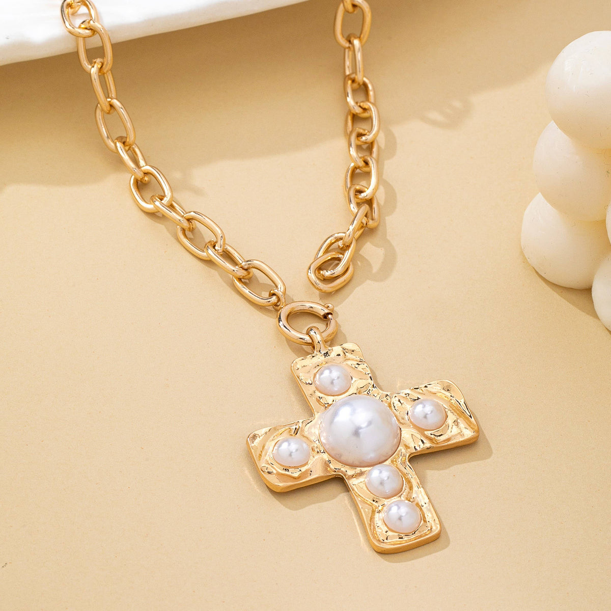 Hammered Cross Pearl Necklace | 80N93048