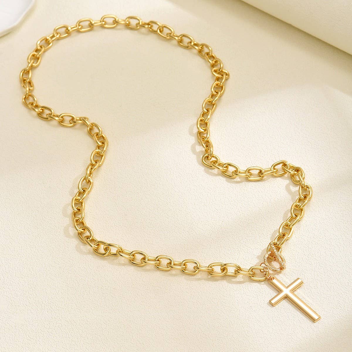 PUFFY CROSS CHUNKY CHAIN STATEMENT TOGGLE NECKLACE |40NK9668